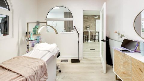 2323 W Taylor Street