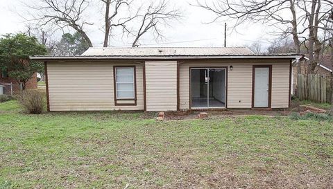 645 Groveland Dr