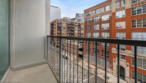 700 W Van Buren Street