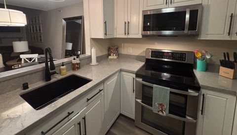 7625 Edinborough Way