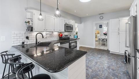 27 WINDING CREEK WAY