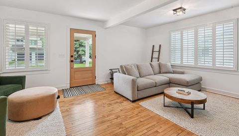 129 Chicago Avenue N