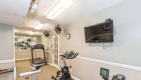 3900 N Pine Grove Ave