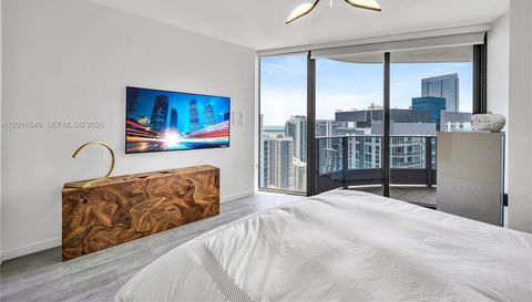 1000 Brickell Plz