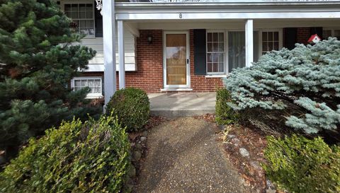 8 N Greenwood Avenue