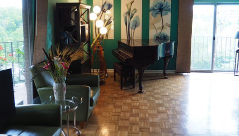 880 Rue De La Paix