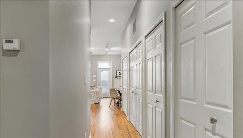 1617 N Oakley Avenue