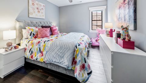 2712 W Sunnyside Avenue