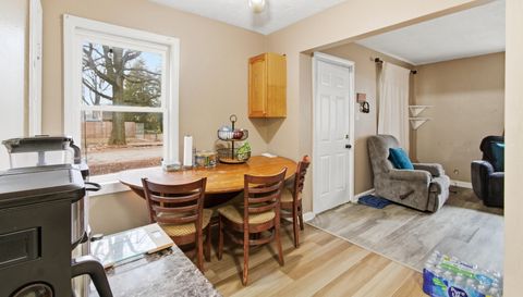 1223 N Centennial St