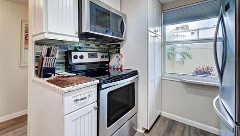 1400 Tarpon Center