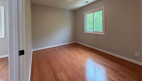 2528 Treetop Ln