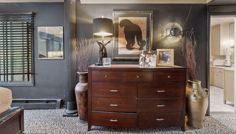 3076 Lexington Avenue N