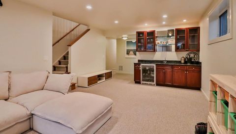 1109 W CORNELIA Avenue