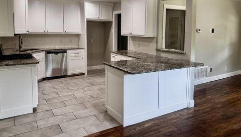4657 Selkirk Dr