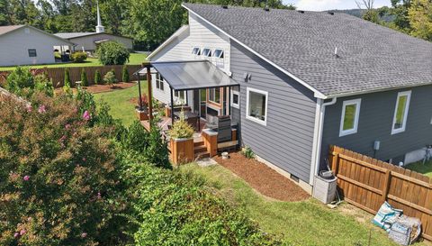 112 Upper Grove Ln