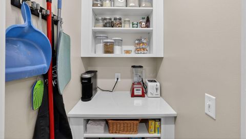 1625 River Bluffs Dr