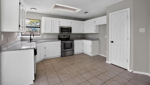 6057 Hillglen Dr