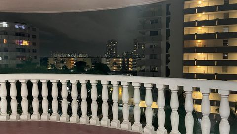 3660 NE 166th St APT 607