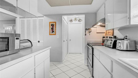 7128 W COUNTRY CLUB DRIVE N