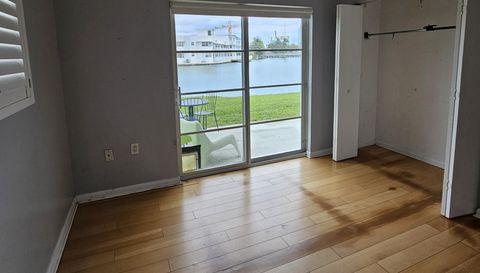 6905 Bay Dr