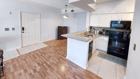 2204 Myrtlewood Cir E