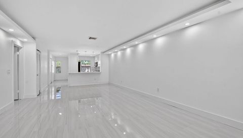 9272 Vista Del Lago