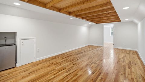 29 Small Mountain Dr