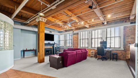 913 W Van Buren Street