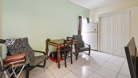 106 Woodbury Pines Cir
