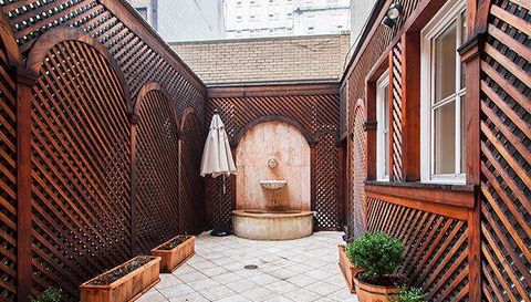10 E 62nd St