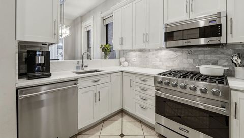 2142 N RACINE Avenue