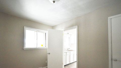 2426 Montgomery Ave NW