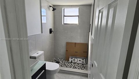 7125 Bay Dr