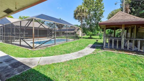 694 Dixie Ln