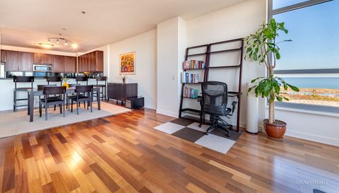 1600 S Prairie Avenue