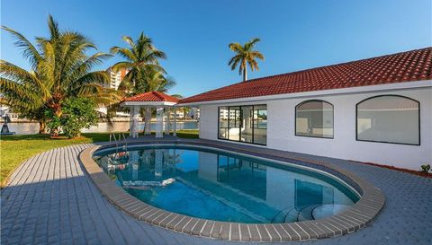 631 Palm Dr