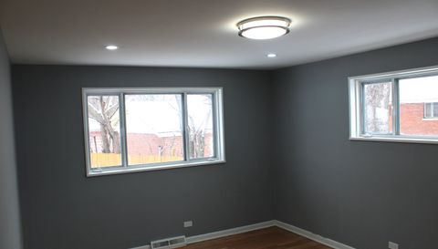 8312 S KENWOOD Avenue