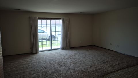 910 Camellia Dr APT 11