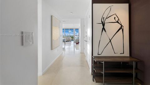 3737 Collins Ave