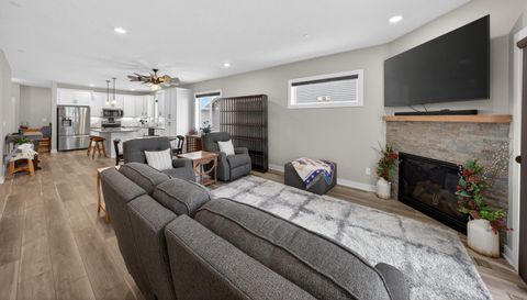 698 Shardlow Place NE