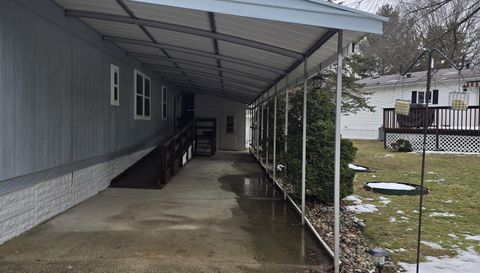 5635 N Seagull Dr NE