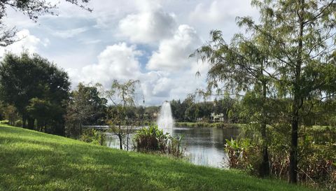 141 E Thatch Palm Cir