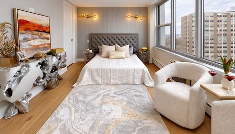 336 W Wellington Avenue