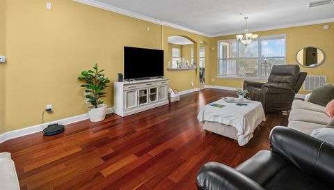 4480 Deerwood Lake