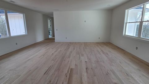 7048 Nichols Cove Dr