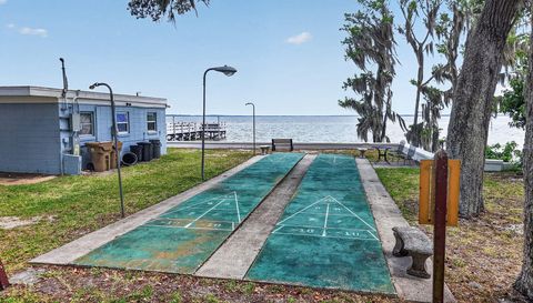 46 Palm Dr