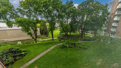 1425 W 28th Street W