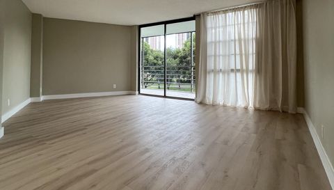 20500 W Country Club Dr APT 308 Aventura