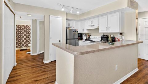 8517 ISLAND BREEZE LANE