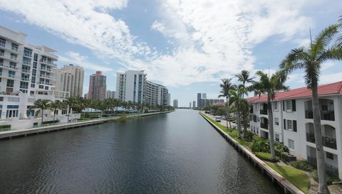 3135 NE 184th St APT 2104